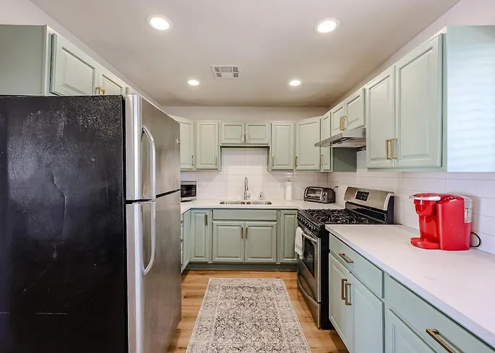 #3 Blue Skies Midtown Retreat Comfy Affordable *
