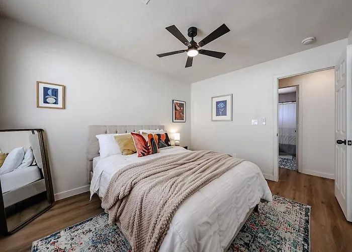 #3 Blue Skies Midtown Retreat Comfy Affordable Apartment *