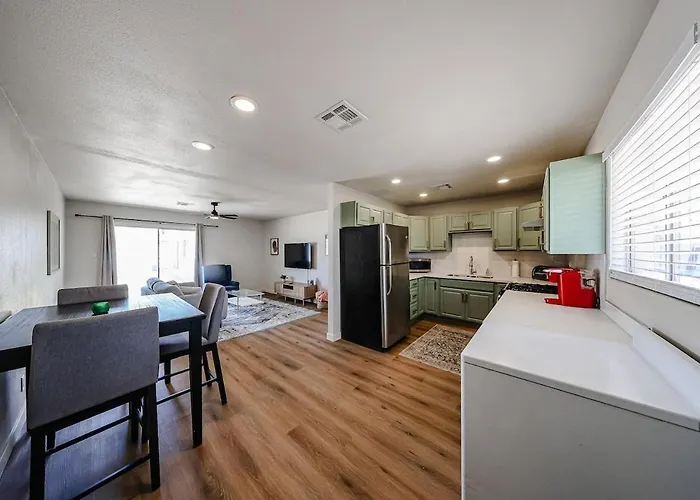 Apartment #3 Blue Skies Midtown Retreat Comfy Affordable Phoenix