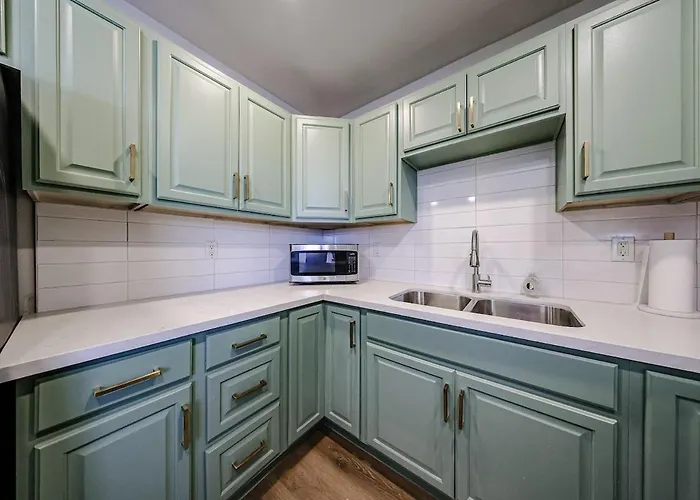 Apartment #3 Blue Skies Midtown Retreat Comfy Affordable