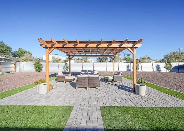 #3 Blue Skies Midtown Retreat Comfy Affordable Phoenix
